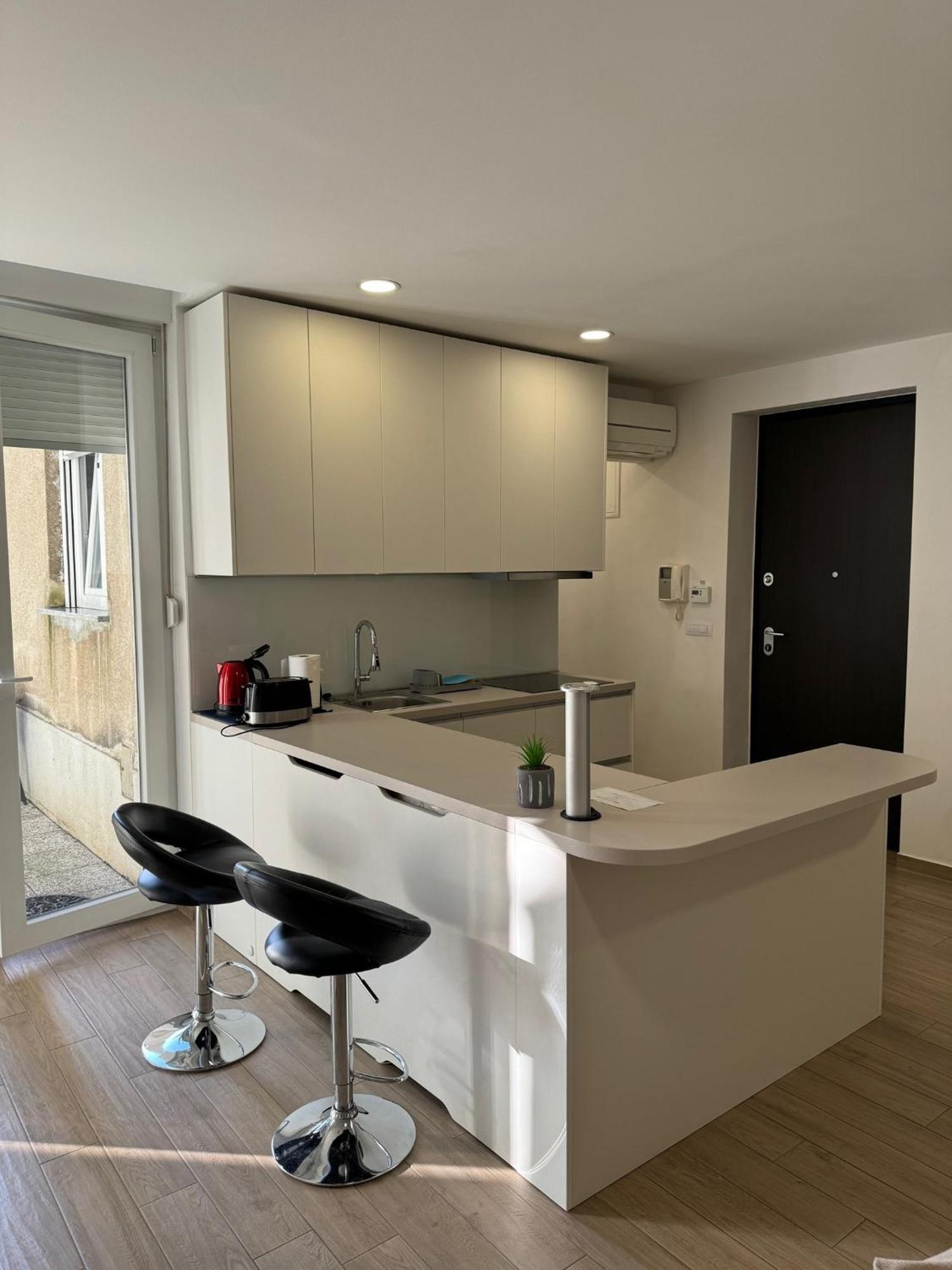 Rakuscha Apartment *